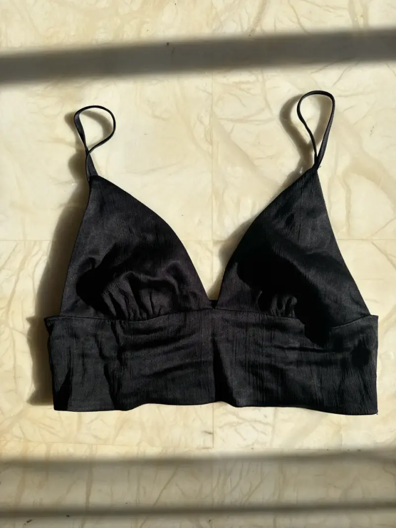 Top negro con tirantes finos - 1