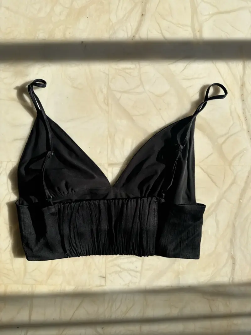 Top negro con tirantes finos - 2