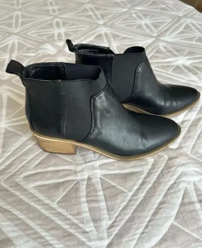 Botines negros de cuero - miniatura 1