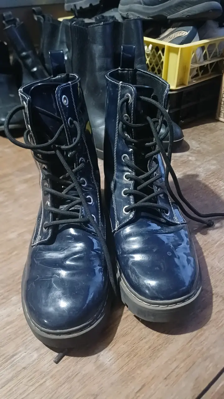 Botas azul marino simil cuero con cordones - 1