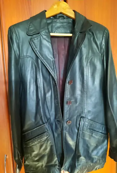 Chaqueta de cuero negra - miniatura 1