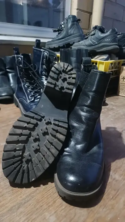 Botines tipo cuero negros - miniatura 3