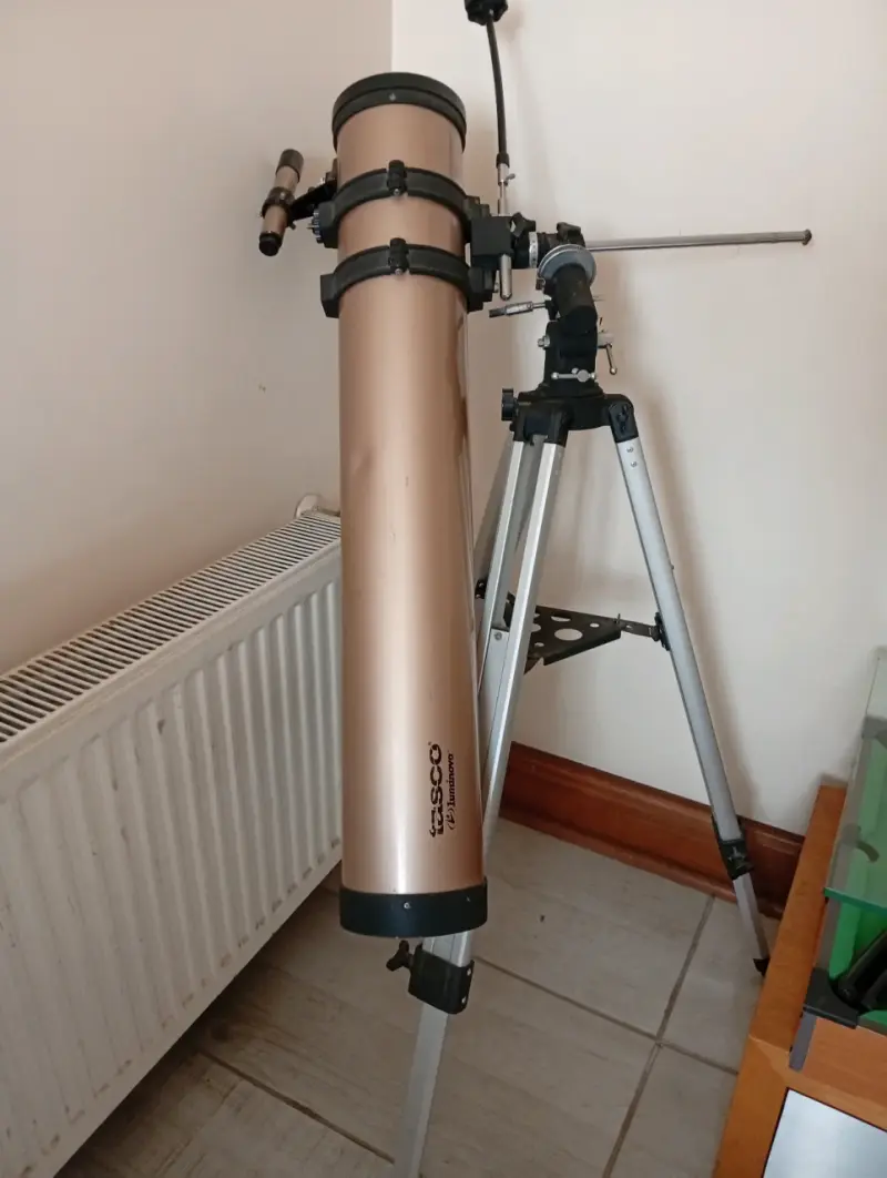 Telescopio Tasco con trípode