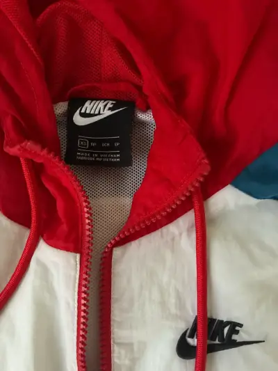Cortaviento Nike rojo, blanco y azul - miniatura 2