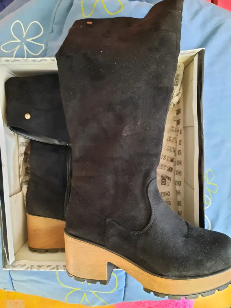 Botas negras con taco grueso