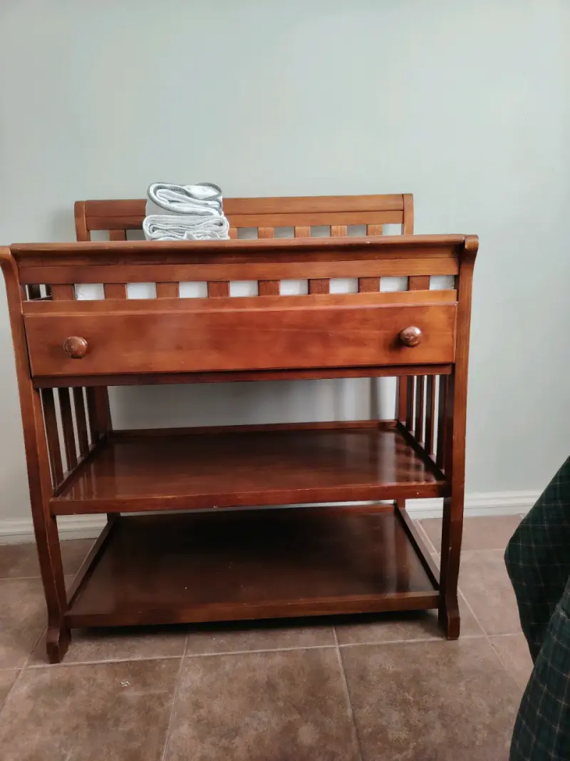 Cómoda cambiador de madera