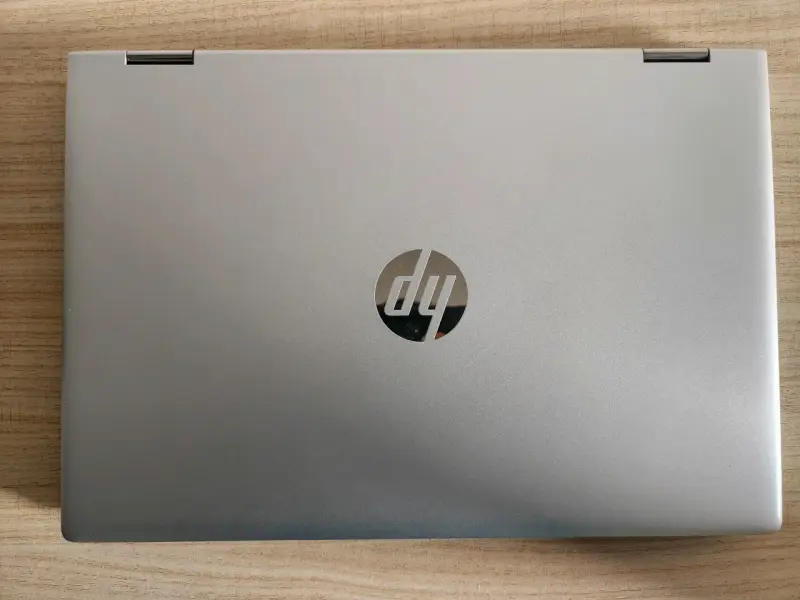 Laptop HP gris en buen estado - 1