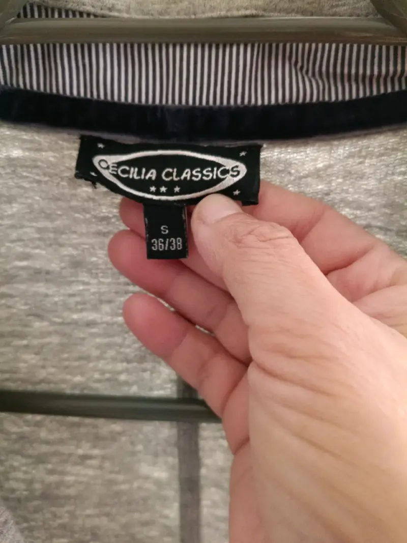 Blazer gris con insignia - 3