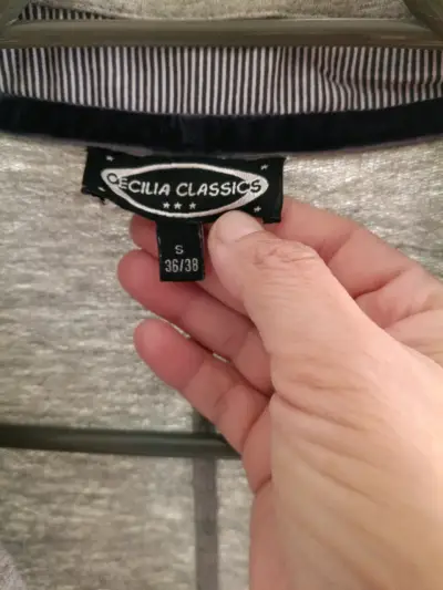 Blazer gris con insignia - miniatura 3