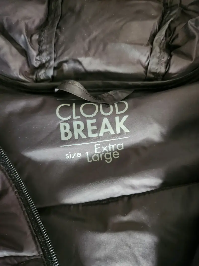 Chaqueta puffer negra con capucha - 2