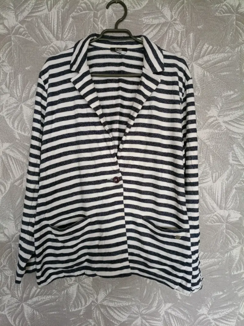 Blazer de rayas blancas y negras - 1