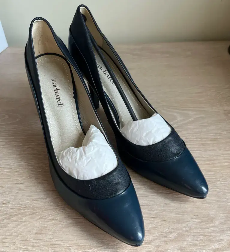 Zapatos altos azul elegantes Cacharel
