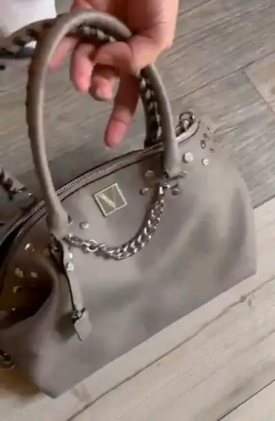 Bolso beige con tachas - miniatura 1