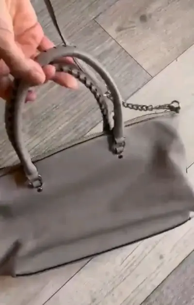 Bolso beige con tachas - miniatura 4