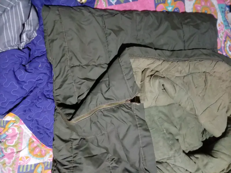 Dos sacos de dormir militar - 1