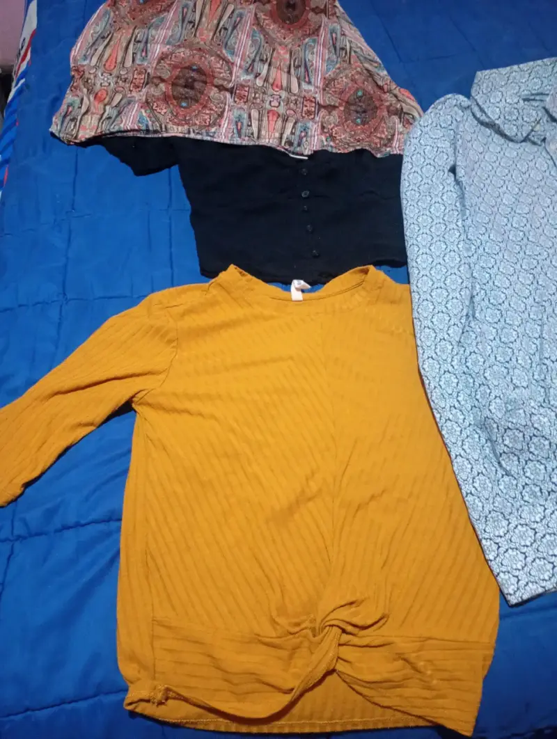 Vendo jardinera talla 36 y poleras talla s - 5