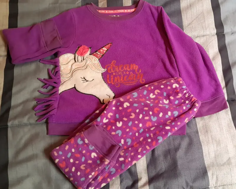 Pijama unicornio morado infantil