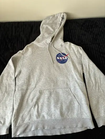 Polerón gris HyM la nasa - miniatura 1