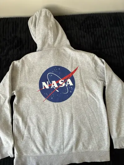 Polerón gris HyM la nasa - miniatura 3