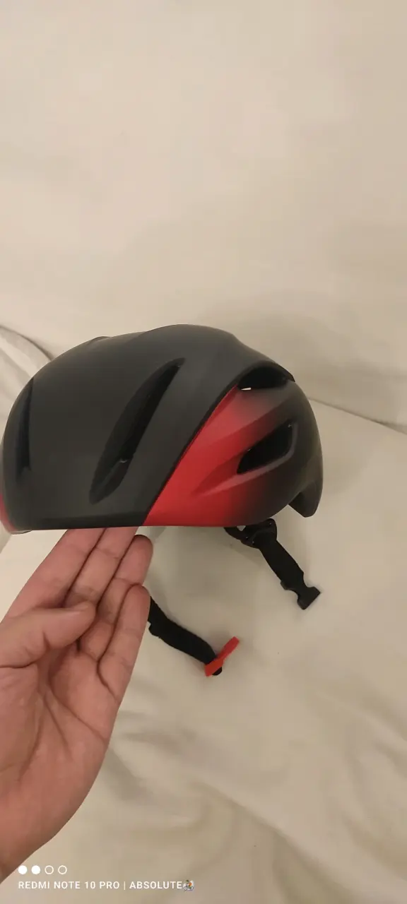 Casco de bicicleta negro y rojo - 4