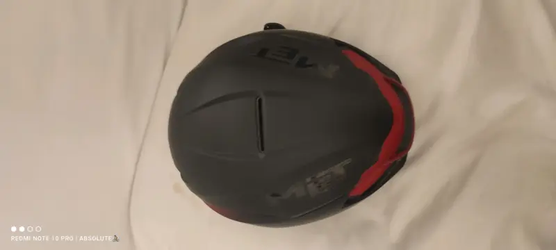 Casco de bicicleta negro y rojo - 5