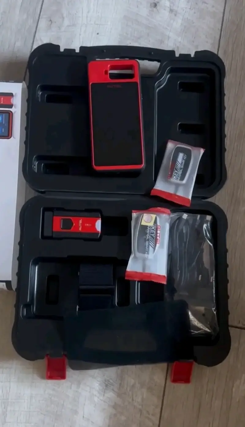 Scanner automotriz Autel KM100 - 2