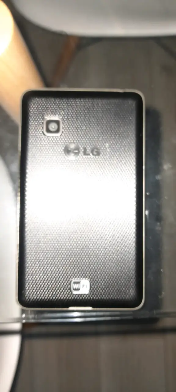Celular LG básico negro - 2