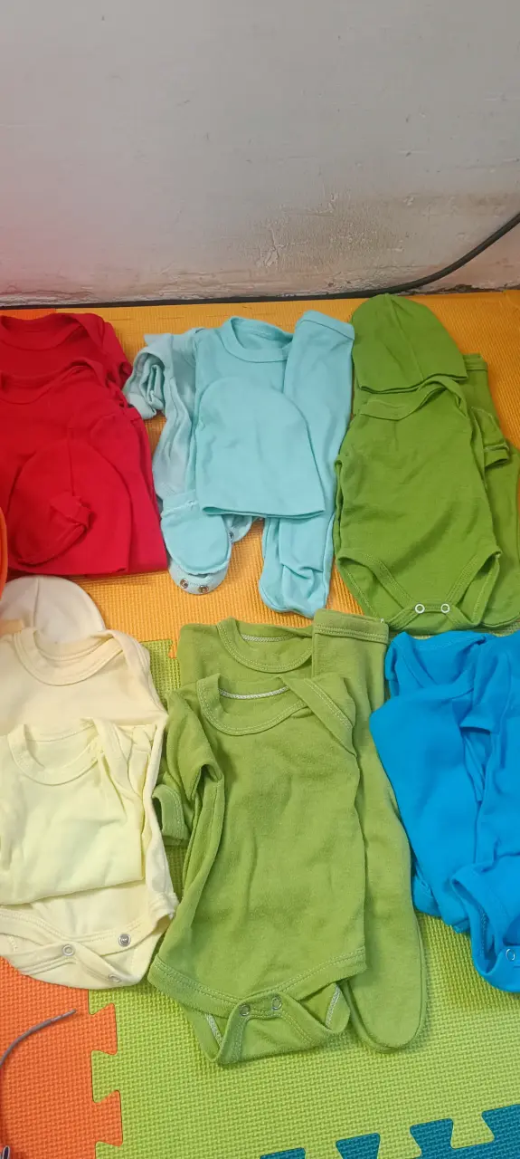 Pack de bodies de bebé varios colores