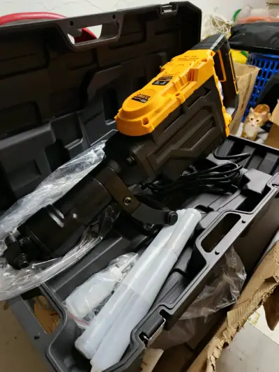 Martillo demoledor eléctrico en caja - miniatura 1