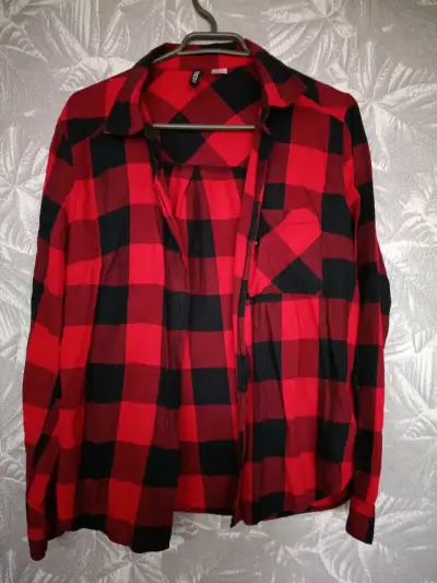 Camisa a cuadros roja y negra - miniatura 1