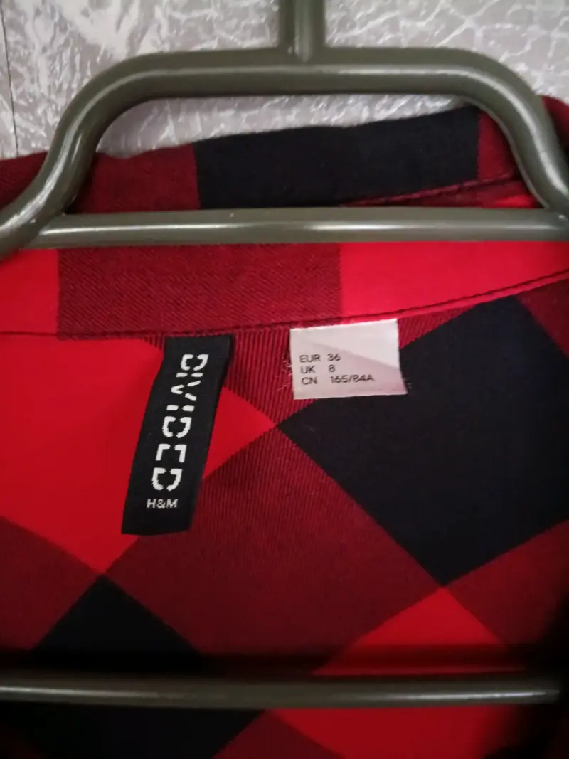 Camisa a cuadros roja y negra - 2