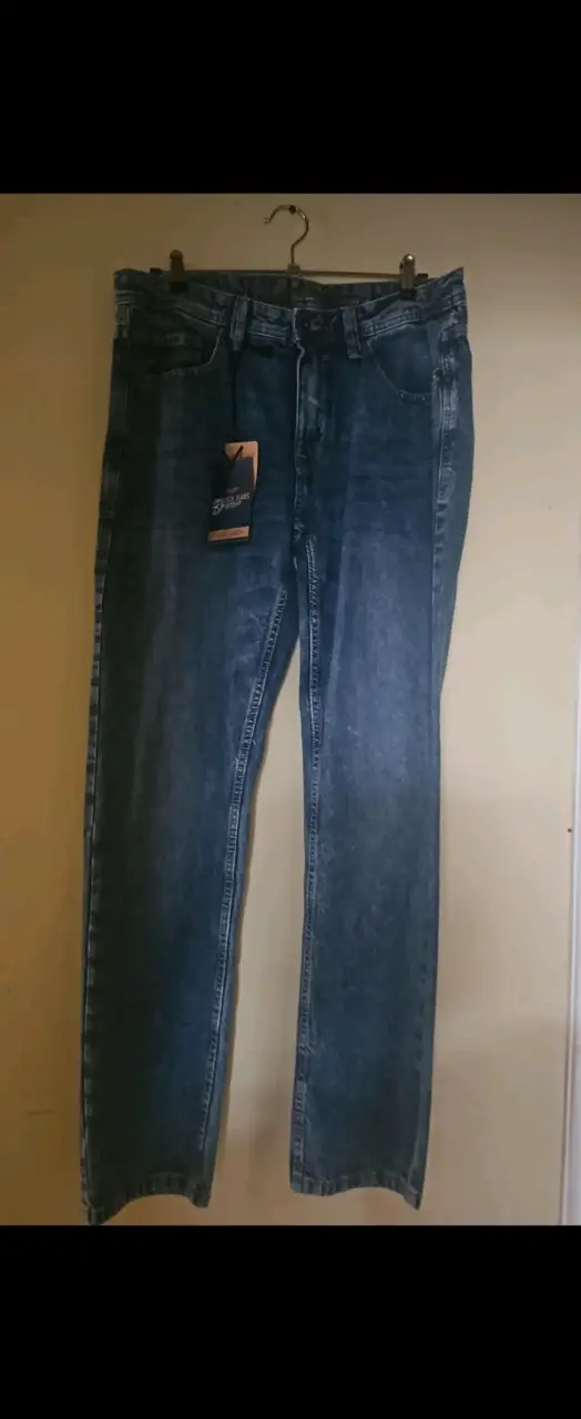 Jeans Ferouch azul con etiqueta - 2