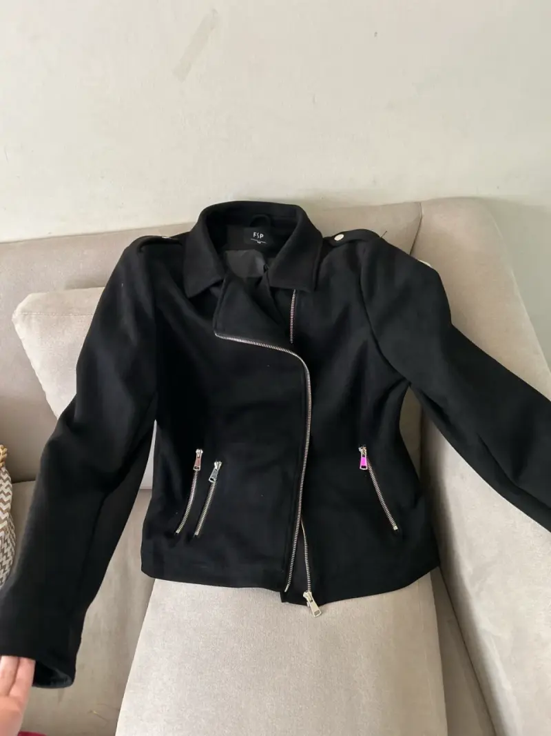 Chaqueta negra de mujer