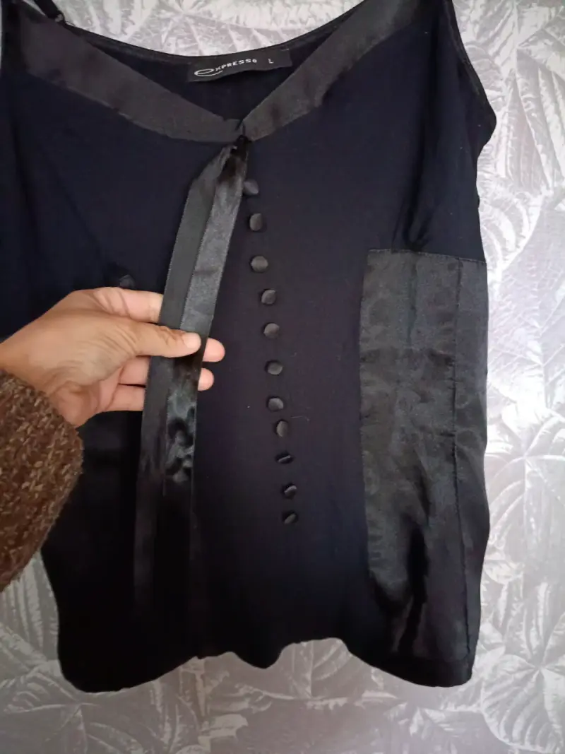 Blusa negra con lazo - 2