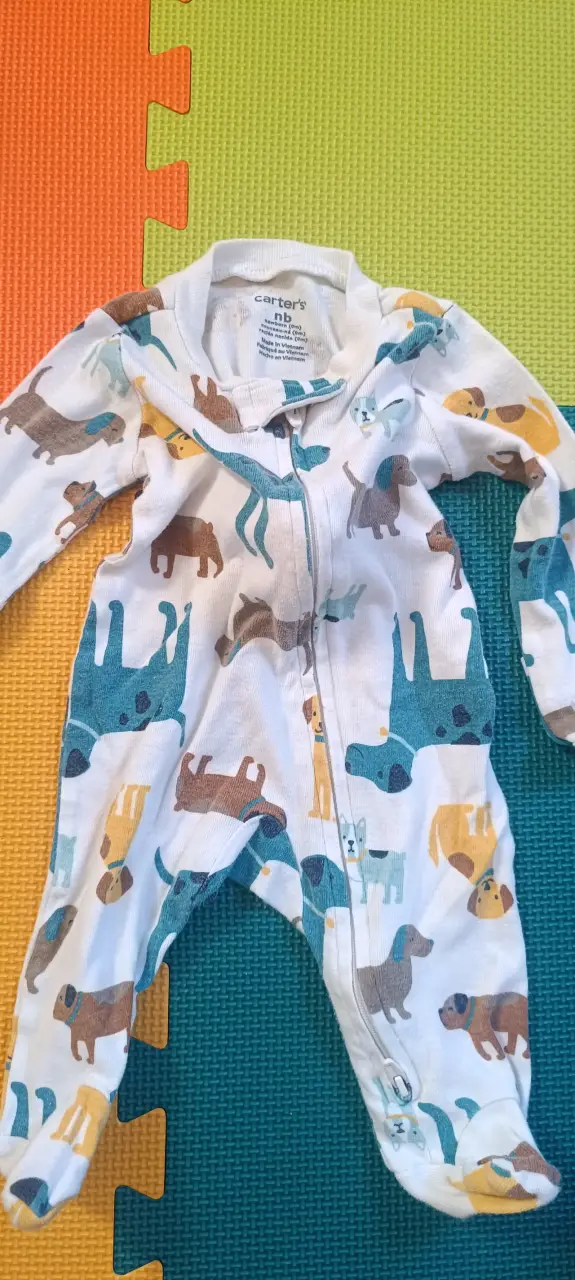 Enterito de bebé con estampado de perros