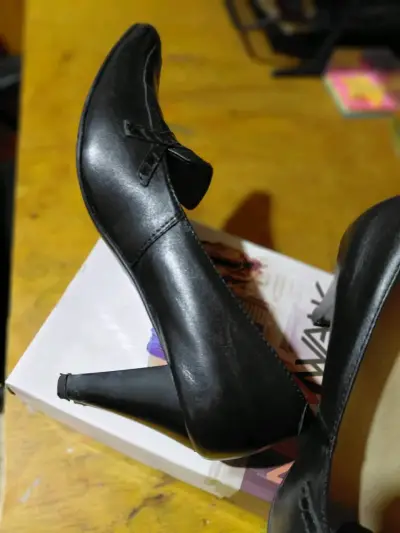 Zapatos de tacón negros elegantes y color azul mar - miniatura 5