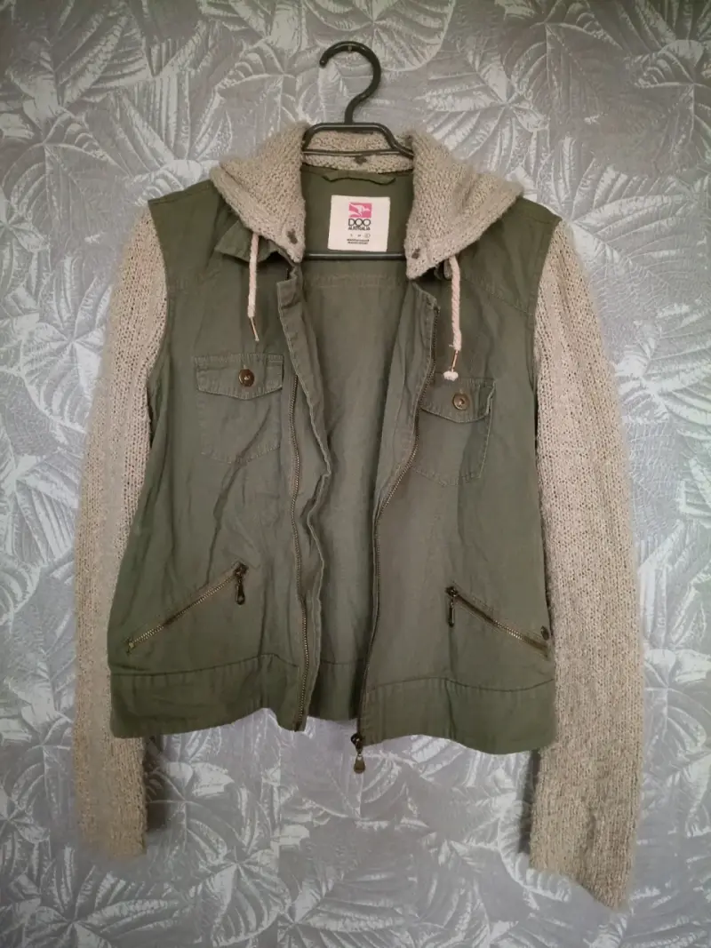 Chaqueta verde con capucha - 1