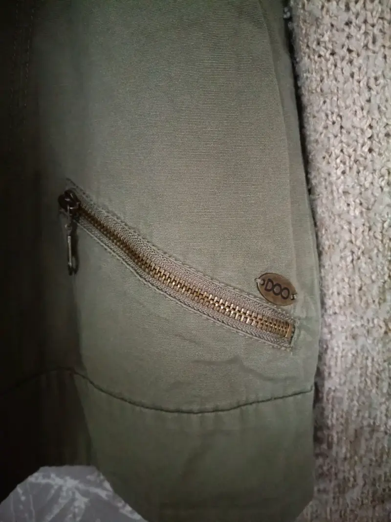Chaqueta verde con capucha - 3