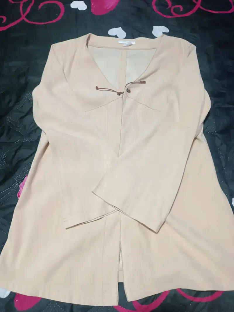 Blazer beige con lazo decorativo - 1