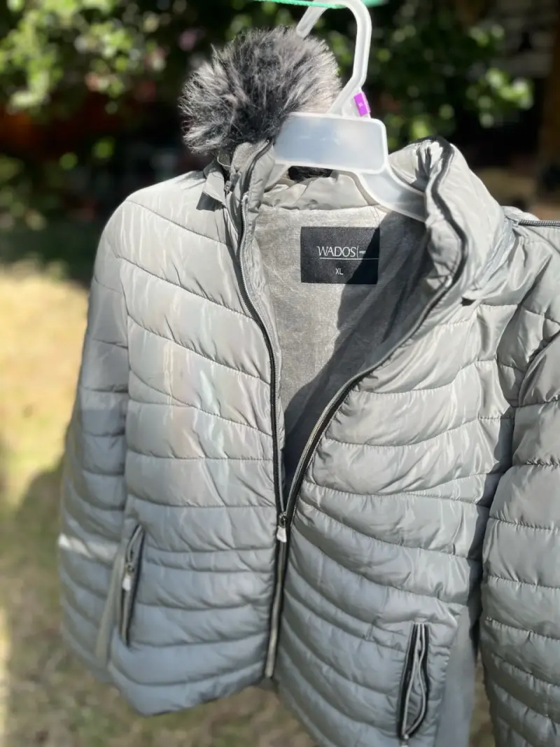 Parka gris con capucha de piel - 2