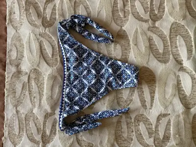 Bikini azul con lazos - miniatura 2