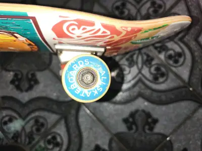 skate con ruedas amarillas - miniatura 5