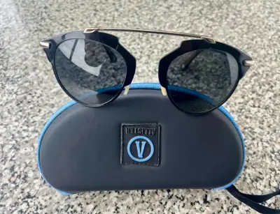 Gafas de sol negras con estuche Allister - miniatura 1