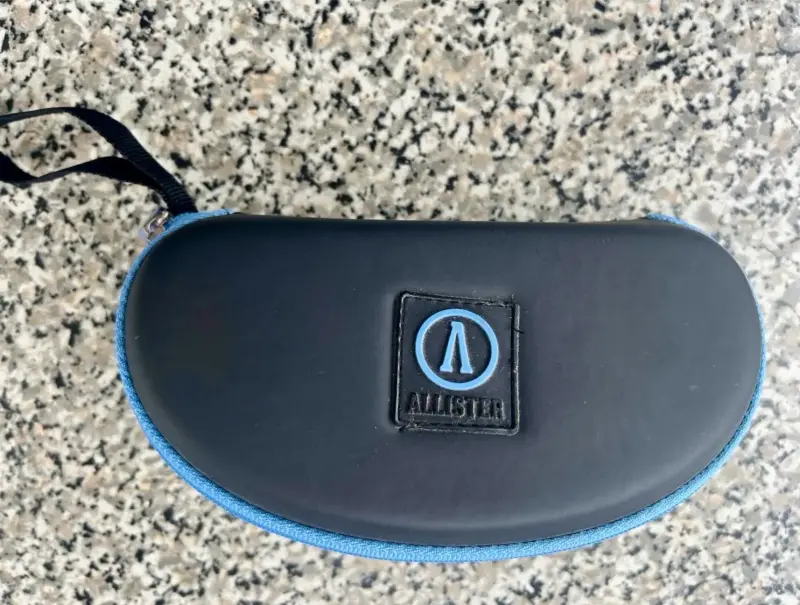 Gafas de sol negras con estuche Allister - 3