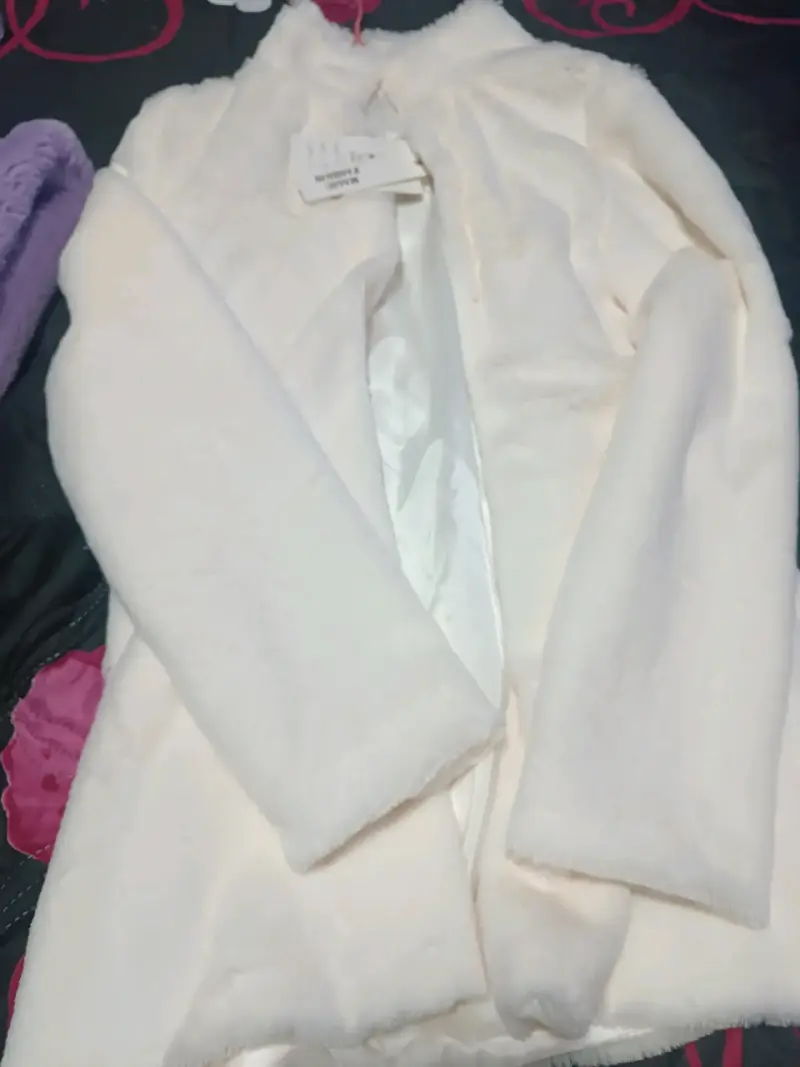 Abrigo de peluche lila y blanco también una chaque - 3