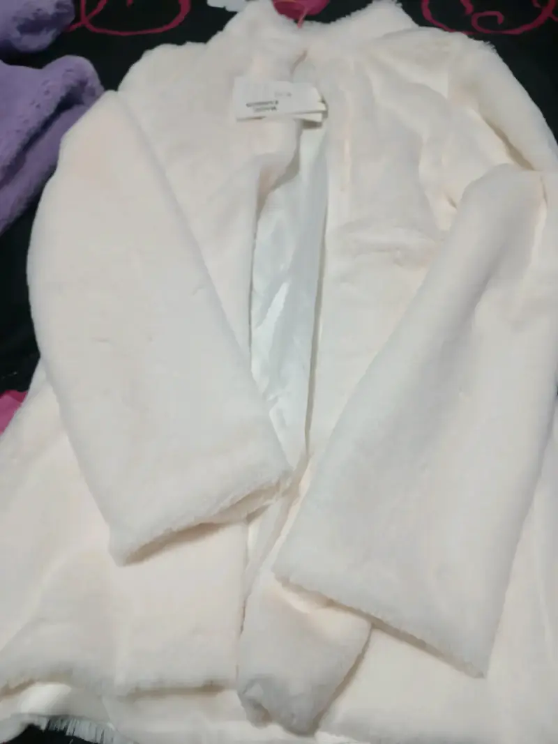 Abrigo de peluche lila y blanco también una chaque - 4