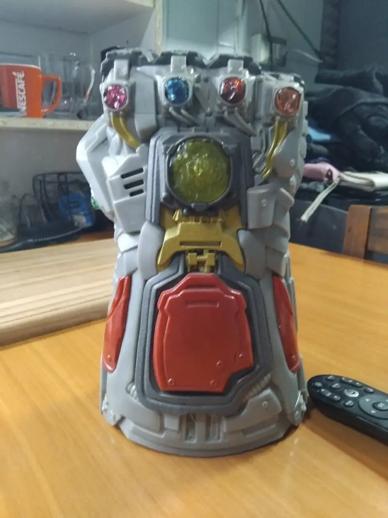 Guantelete con gemas LED