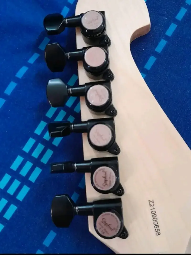 Guitarra eléctrica Washburn - 6