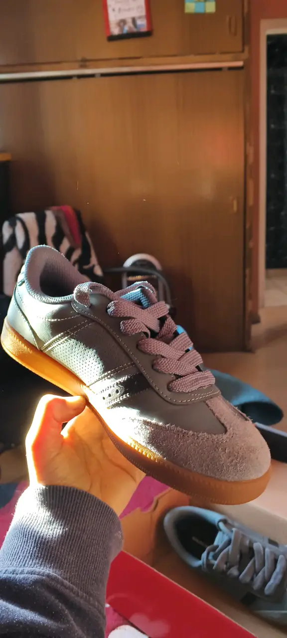 Zapatillas deportivas gris y beige