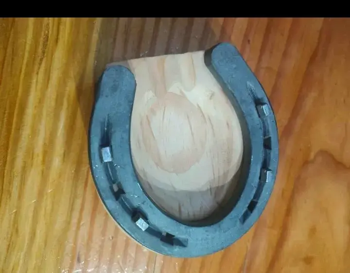 CENICERO CON HERRADURA